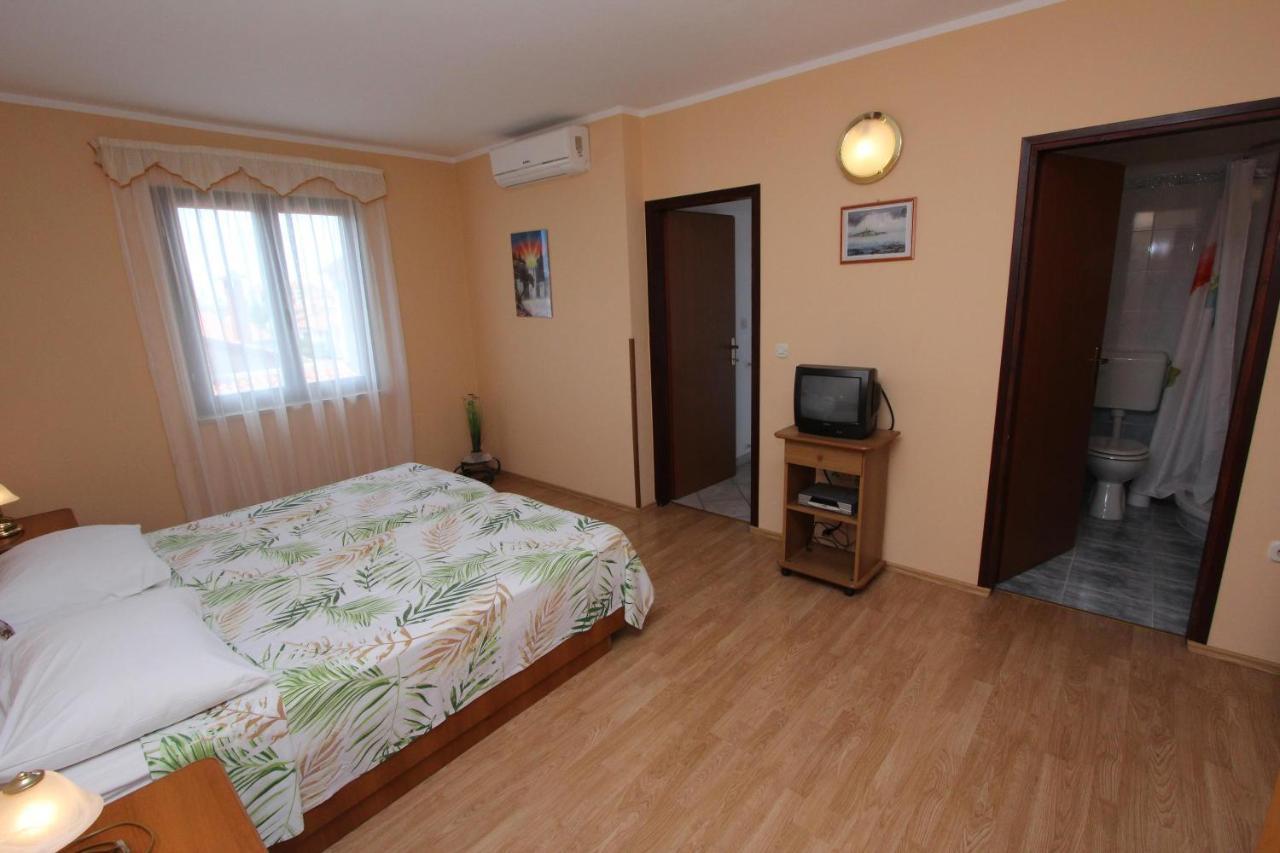 Rooms And Apartments Dino Rovinj Extérieur photo